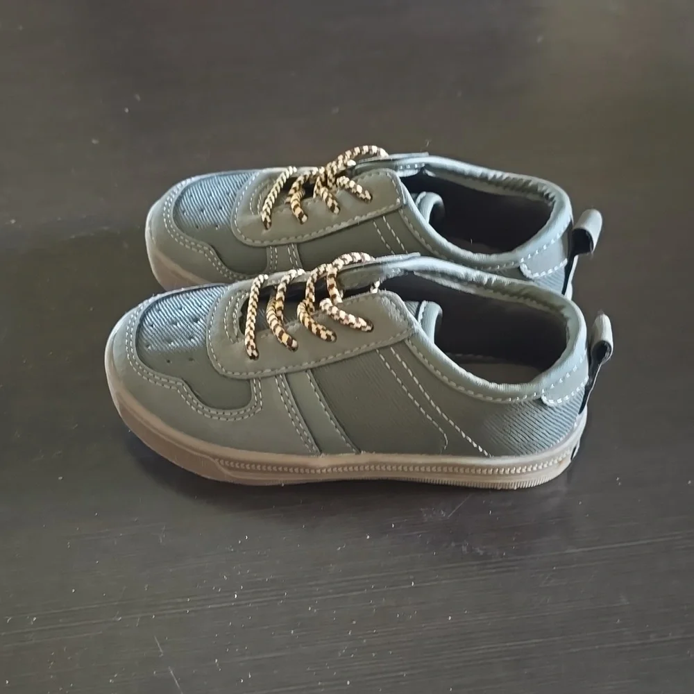 NWOT OshKosh Bgosh‎ Boys Casual Slip On Size 7M